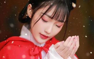 Thuê máy xúc bánh xích tại Quận 4, TPHCM